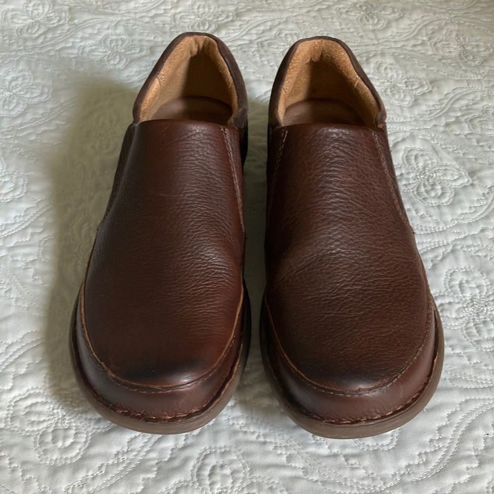Born shoes Nigel Slip on. Size 10